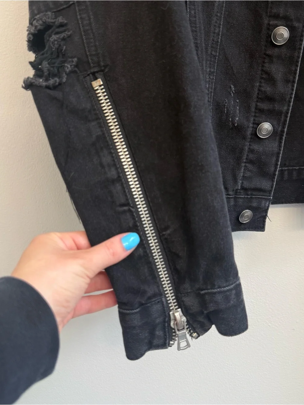 Forever 21 Men’s Black Distressed Denim Jacket